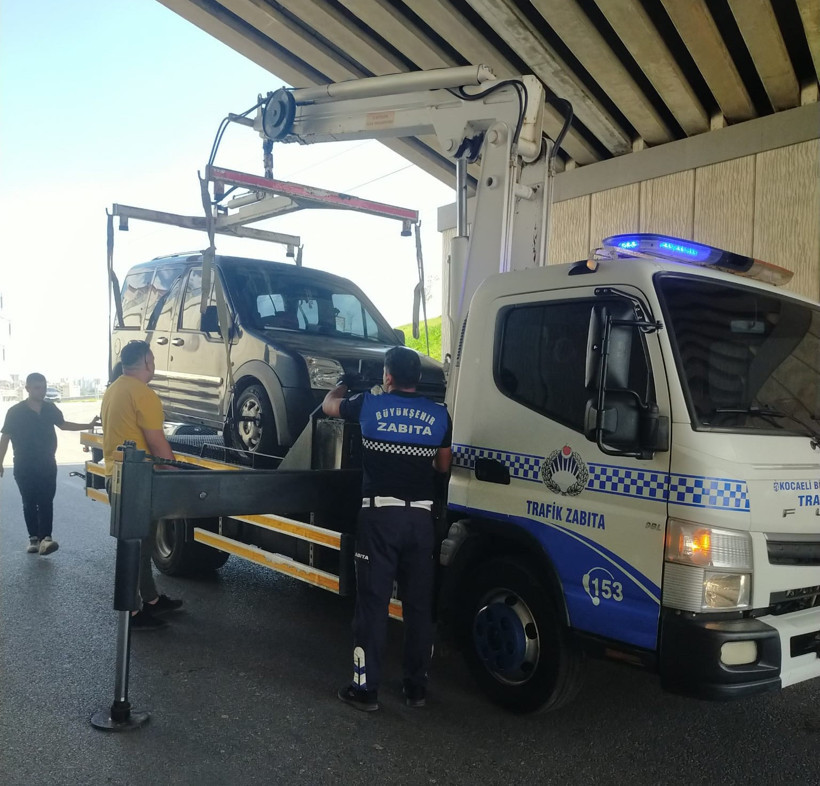 Araçlarının yakıtı biten bir aileye destek - Resim : 1