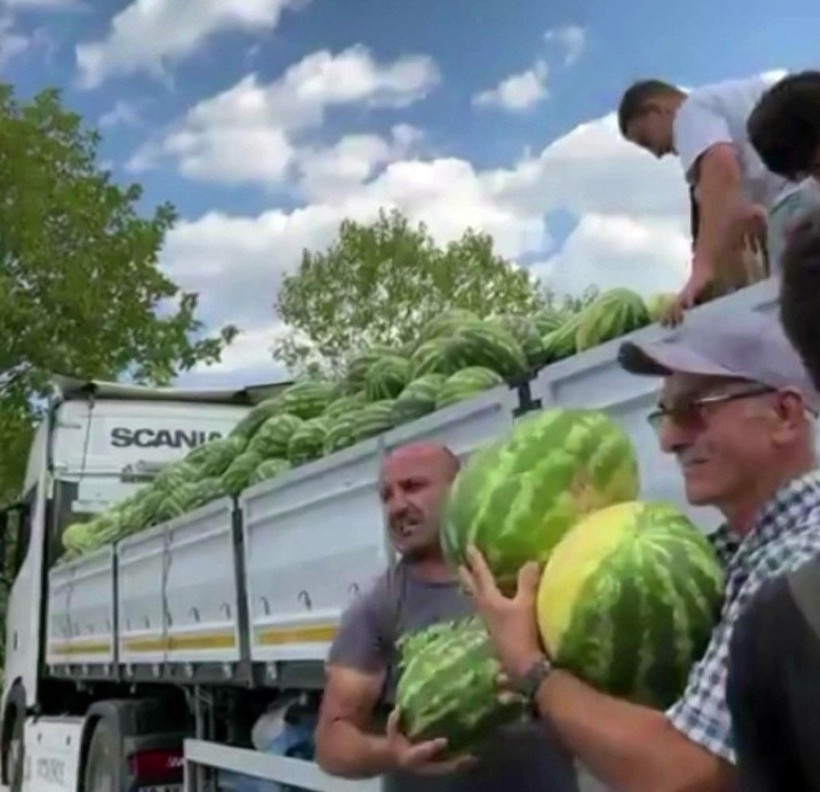 Bir TIR dolusu karpuzu ücretsiz dağıttı! - Resim: 5