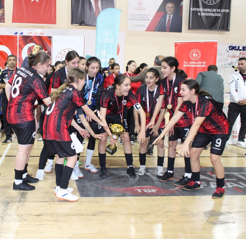 Bizim kızlar üst üste 3. kez Türkiye şampiyonu oldu! - Resim : 3