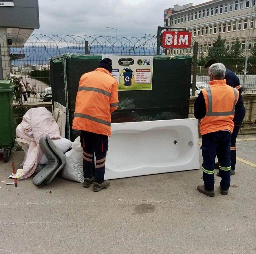 Körfez Belediyesi ekiplerinden ilçe genelinde temizlik - Resim : 2