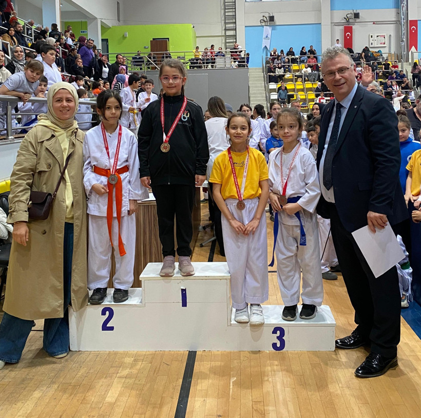 Başiskeleli genç karateciler tulum çıkardı! - Resim : 4