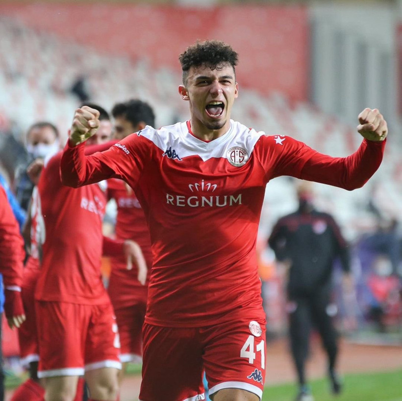 Gökdeniz, Kocaelispor’da oynamaya sıcak bakıyor… Gözler İnan’da… - Resim : 1