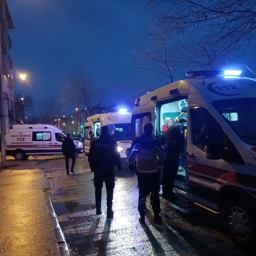 3 servis aracı, otomobil ile tanker kazaya karıştı: Çok sayıda yaralı var! - Resim : 5