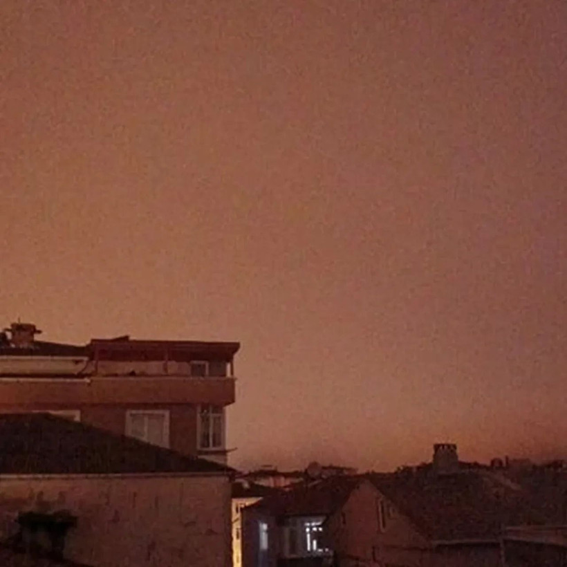 Depremden sonra kızıl gökyüzü paniği! Görüntüler gündem oldu - Resim: 2