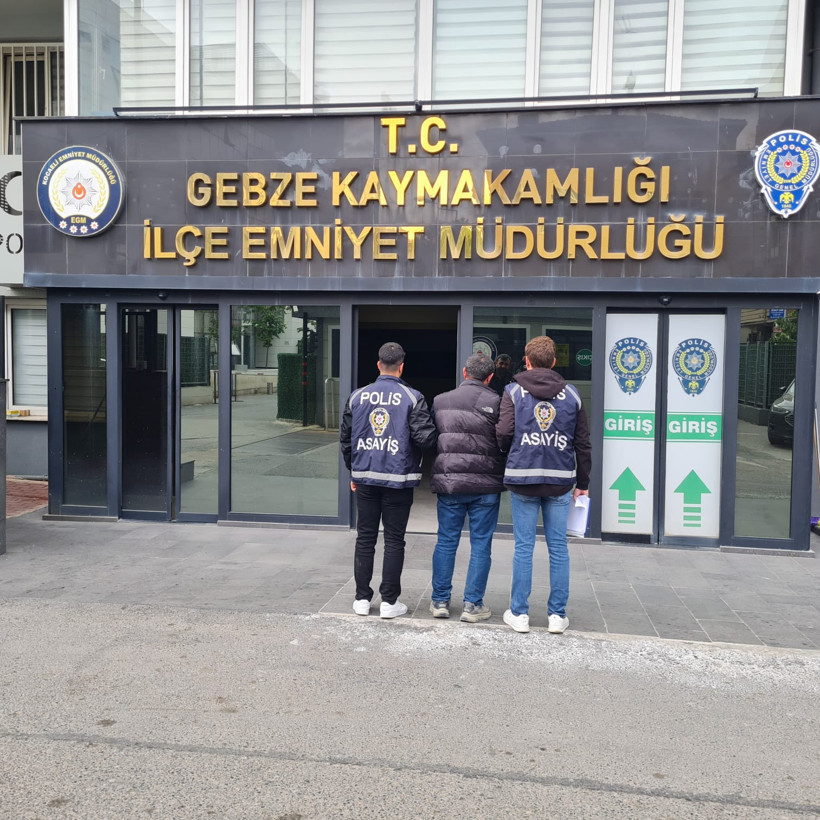 Resmi evrakta sahtecilik suçunda aranıyordu... Emniyet affetmedi! - Resim : 1