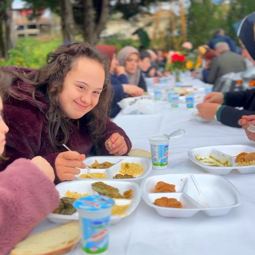 MHP Başiskele'den anlamlı etkinlik: Dünya Engelliler Günü için Yöresel Yemekler Şöleni - Resim : 4