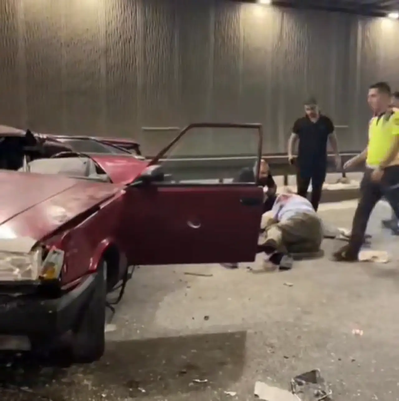 D-100 Karayolu'nda korkunç kaza: Araç ikiye bölündü! - Resim : 1