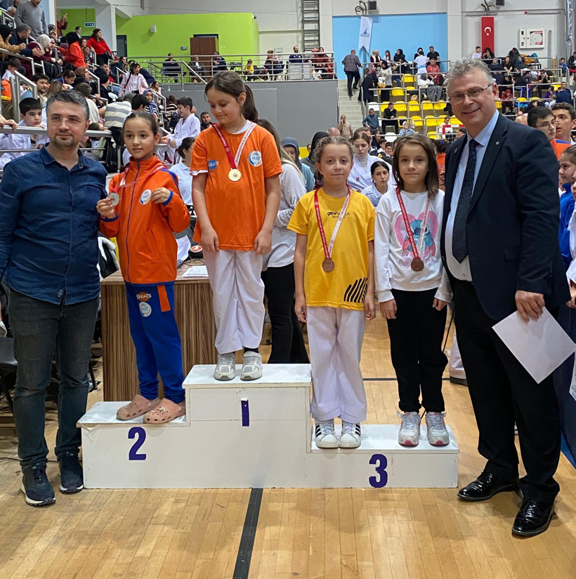 Başiskeleli genç karateciler tulum çıkardı! - Resim : 3