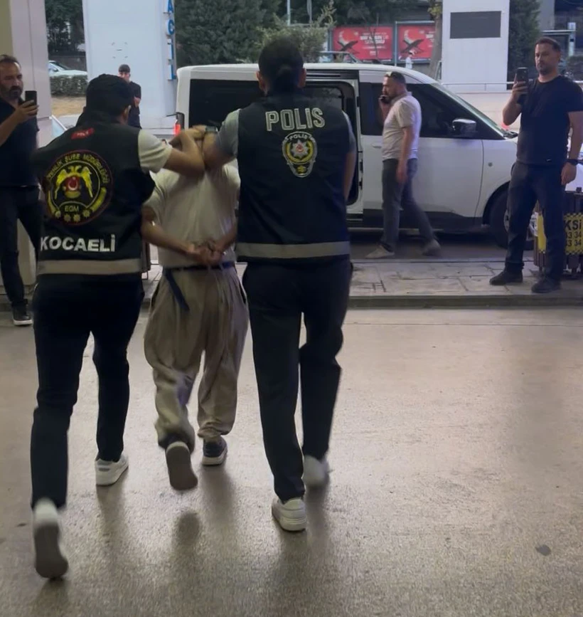 Atatürk büstüne saldıran şahsın sonu cezaevi oldu! - Resim : 1