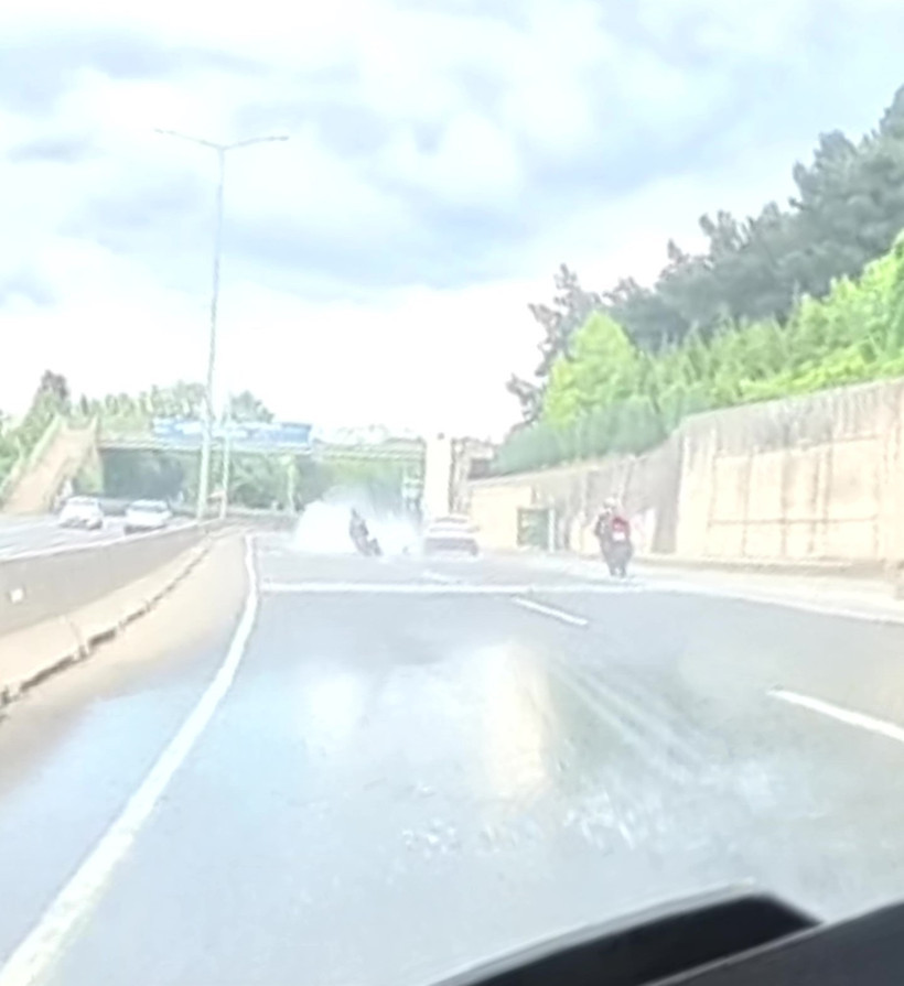 3 kişinin yaralandığı zincirleme kaza kask kamerasında! - Resim : 3