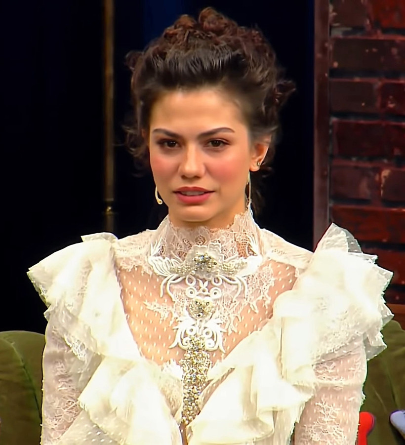 Demet Özdemir: Kimdir? Boyu Kilosu? Kaç Yaşında? Dizileri? - Resim : 3
