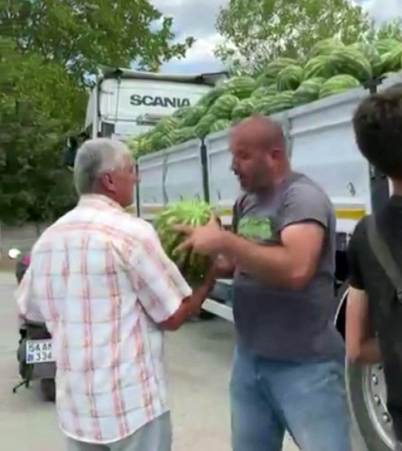 Bir TIR dolusu karpuzu ücretsiz dağıttı! - Resim: 3