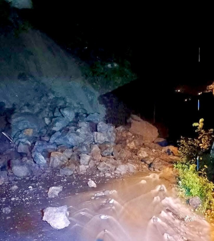 Dereler taştı, yollar kapandı: Karadeniz'i sel vurdu! - Resim : 4