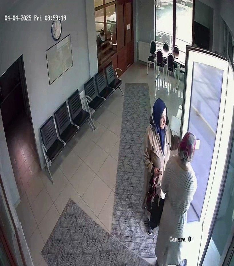 Kocaeli'den Sapanca'ya gitti, otobüste 200 bin liralık altın unuttu! - Resim : 1