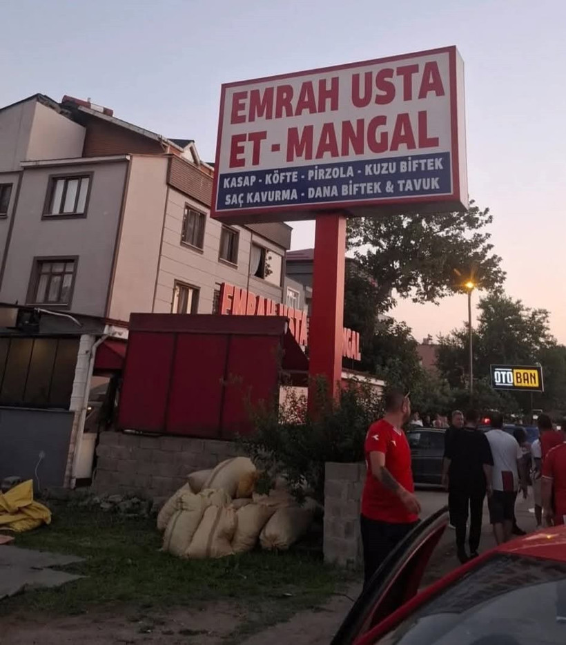 Taraftarların mola verdiği restoranda silahlar konuştu! - Resim : 4