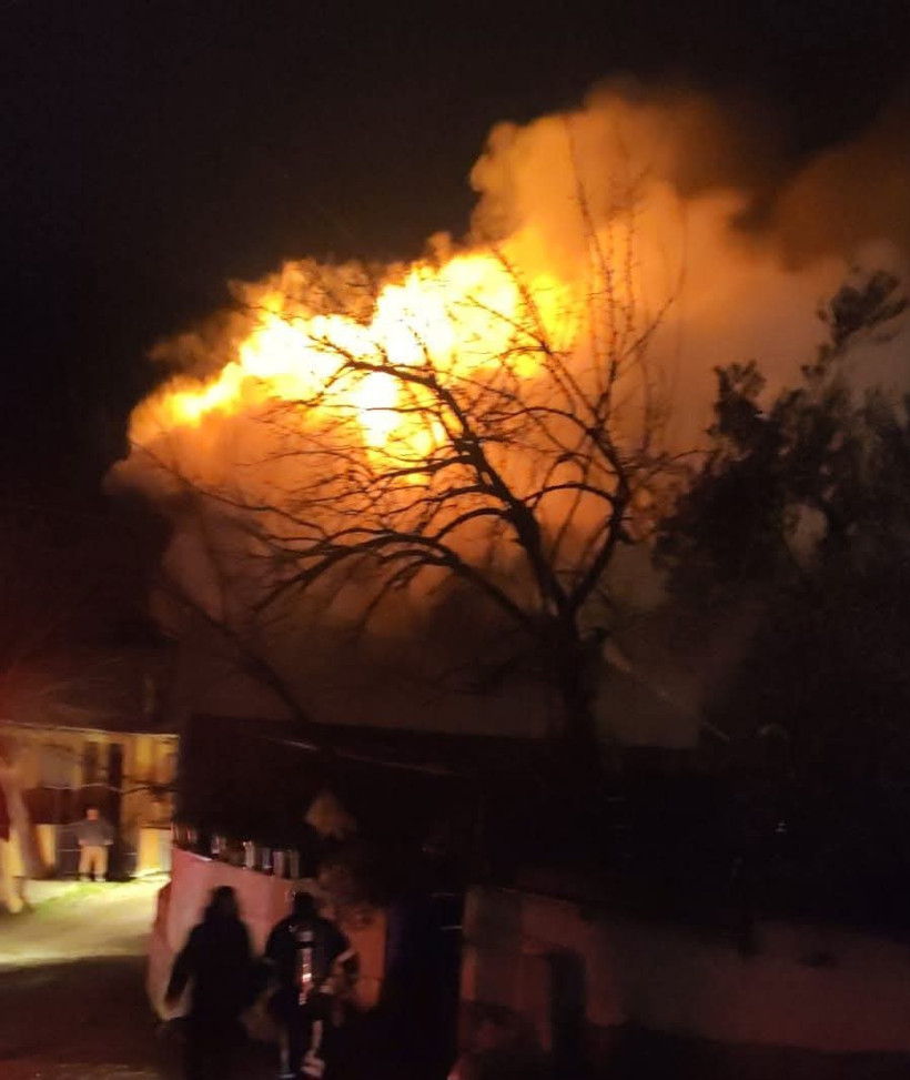 Alevlerin kapladığı ev kullanılamaz hale geldi! - Resim : 4