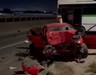 Otomobille minibüs kafa kafaya çarpıştı!