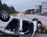 Bursa'da trafik kazası: Odunlara çarpıp takla attı!